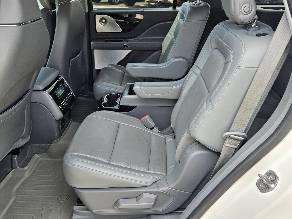 2020 Lincoln Aviator Reserve photo 3