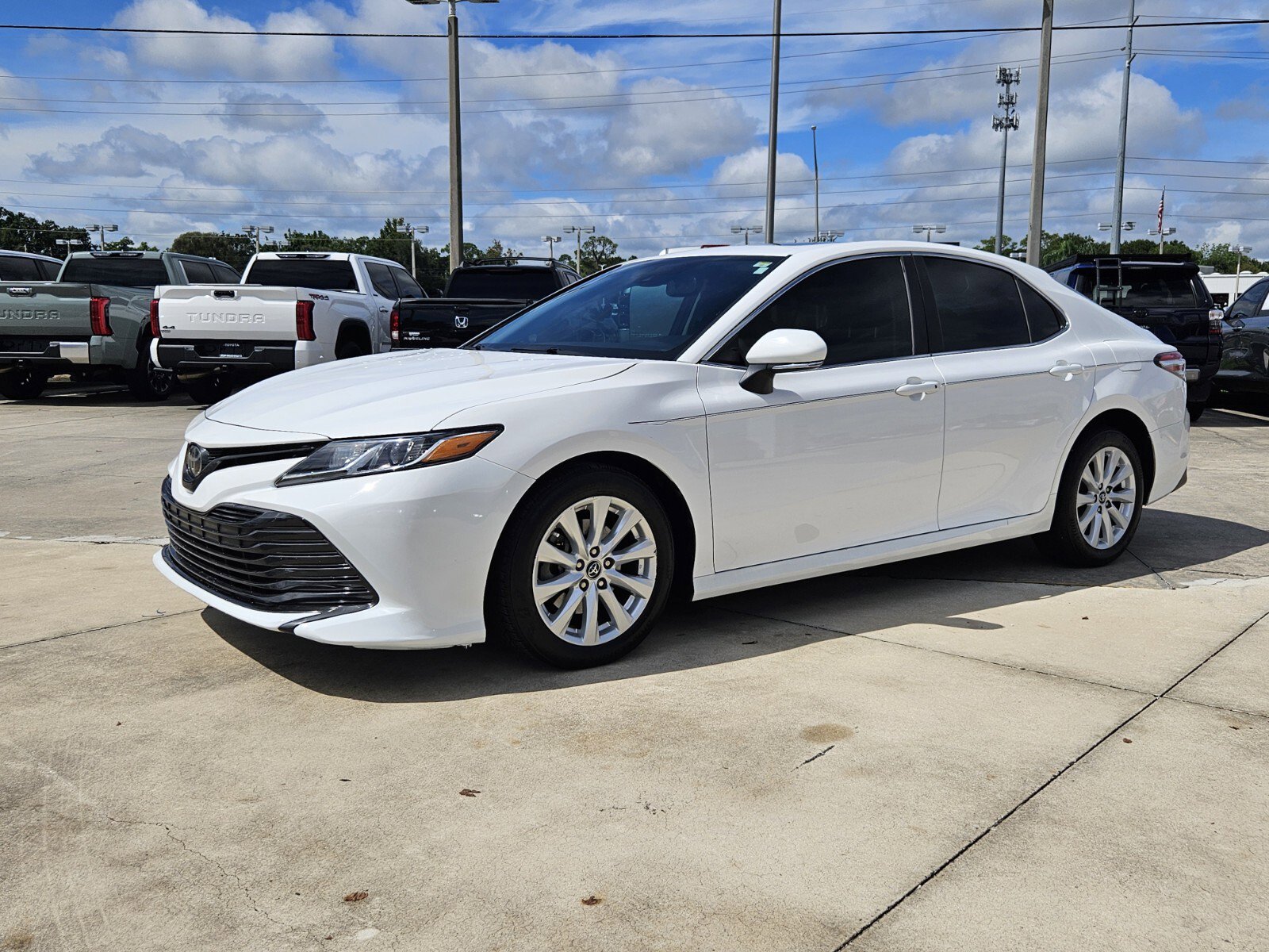 2018 Toyota Camry LE photo 3