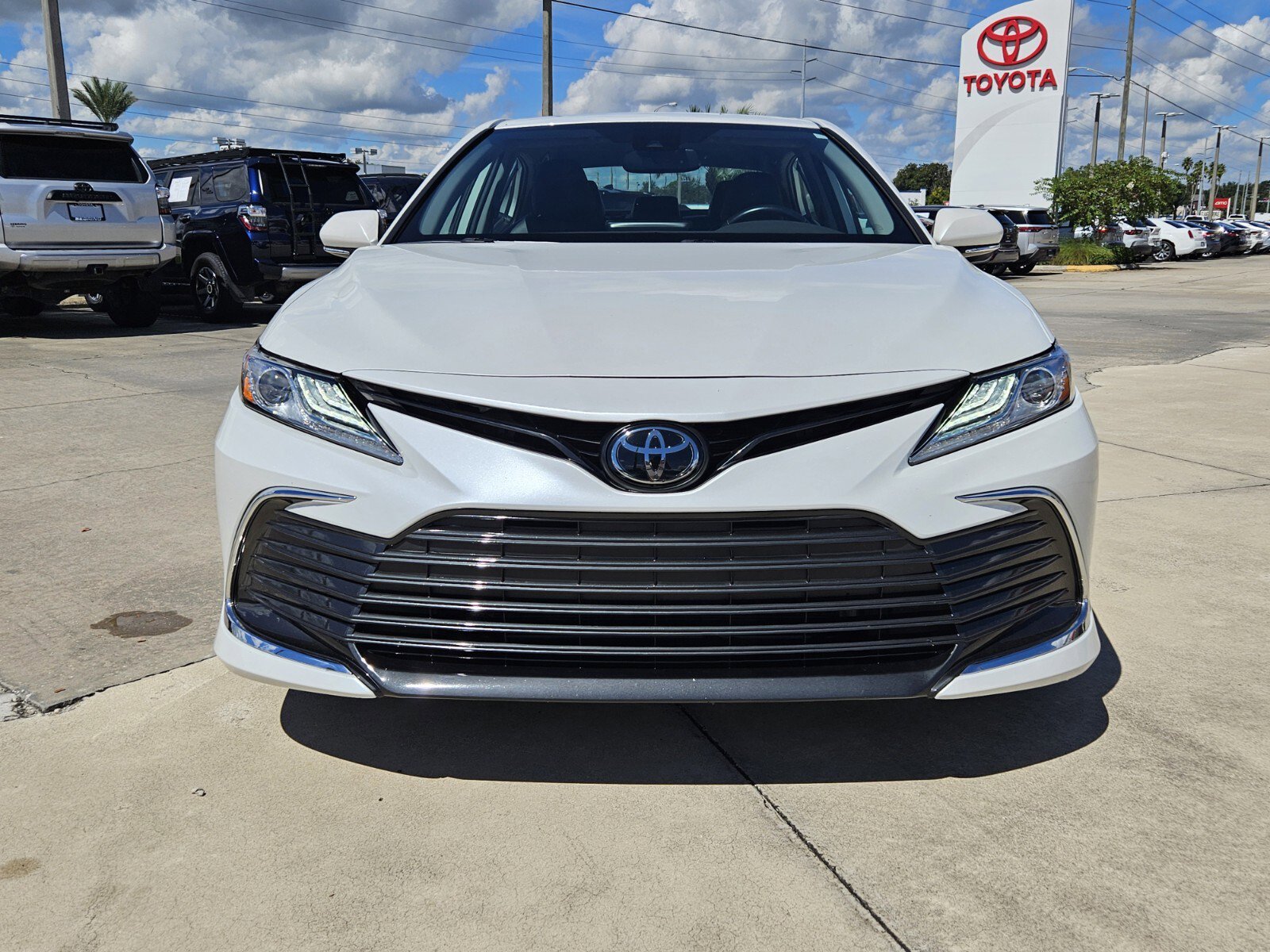 2021 Toyota Camry XLE photo 2