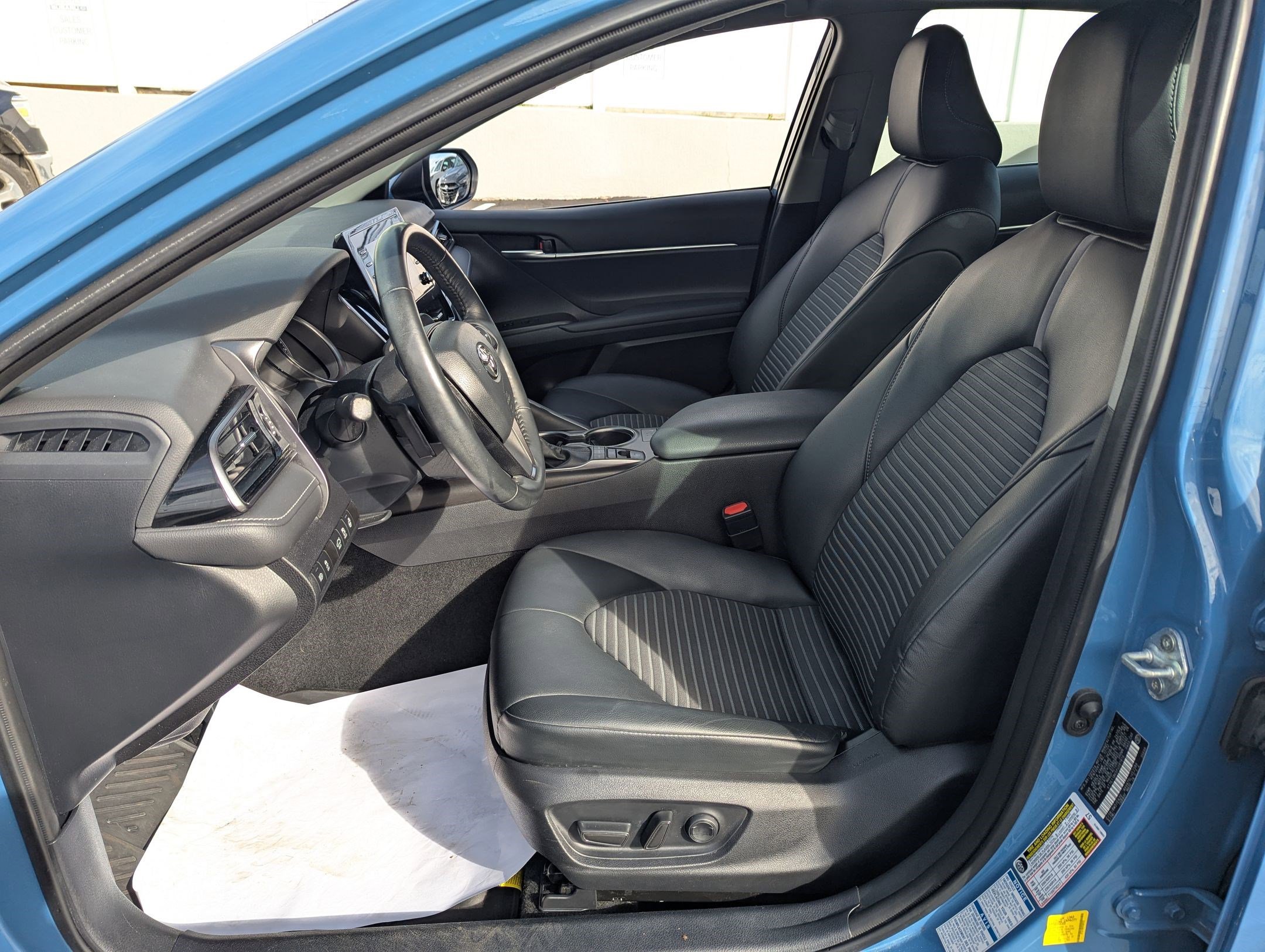 2023 Toyota Camry SE - Photo 8