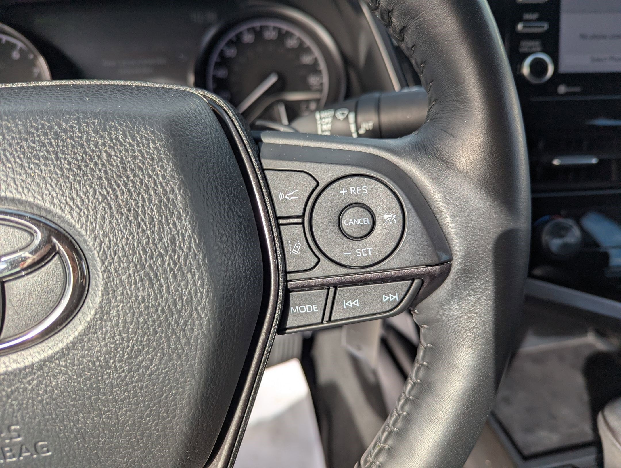 2023 Toyota Camry SE - Photo 12