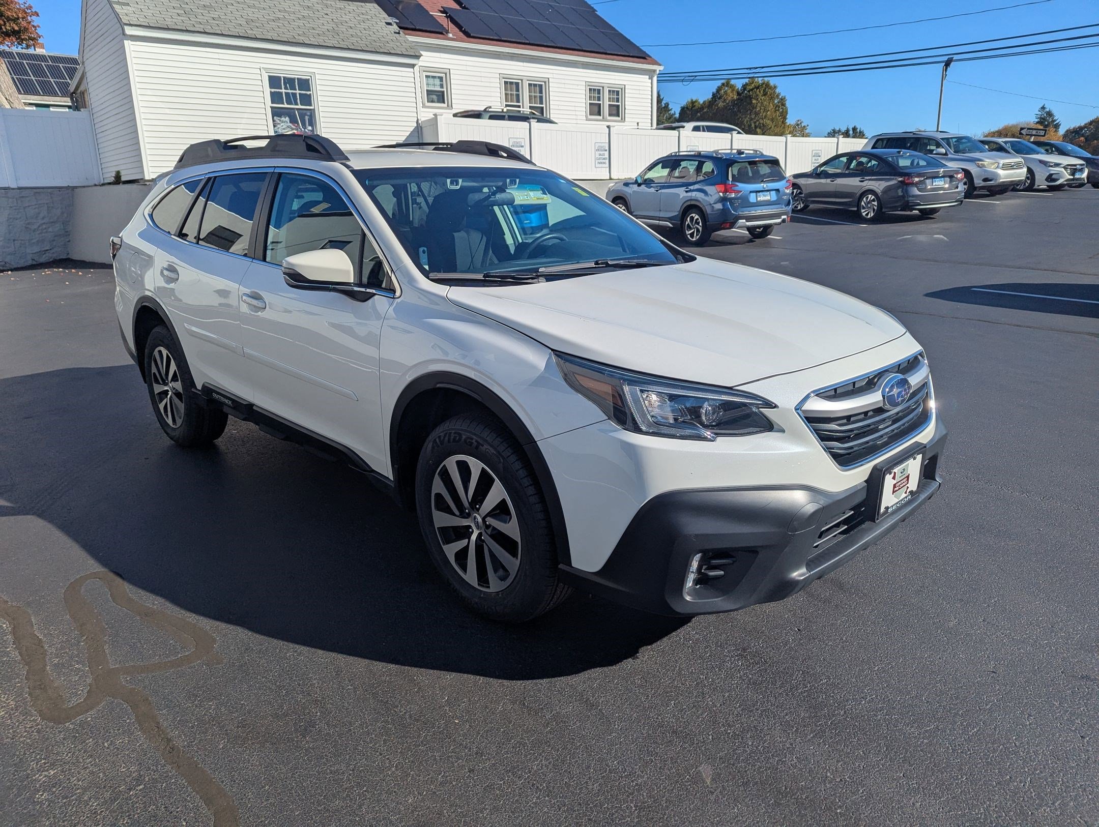 2022 Subaru Outback Premium photo 2
