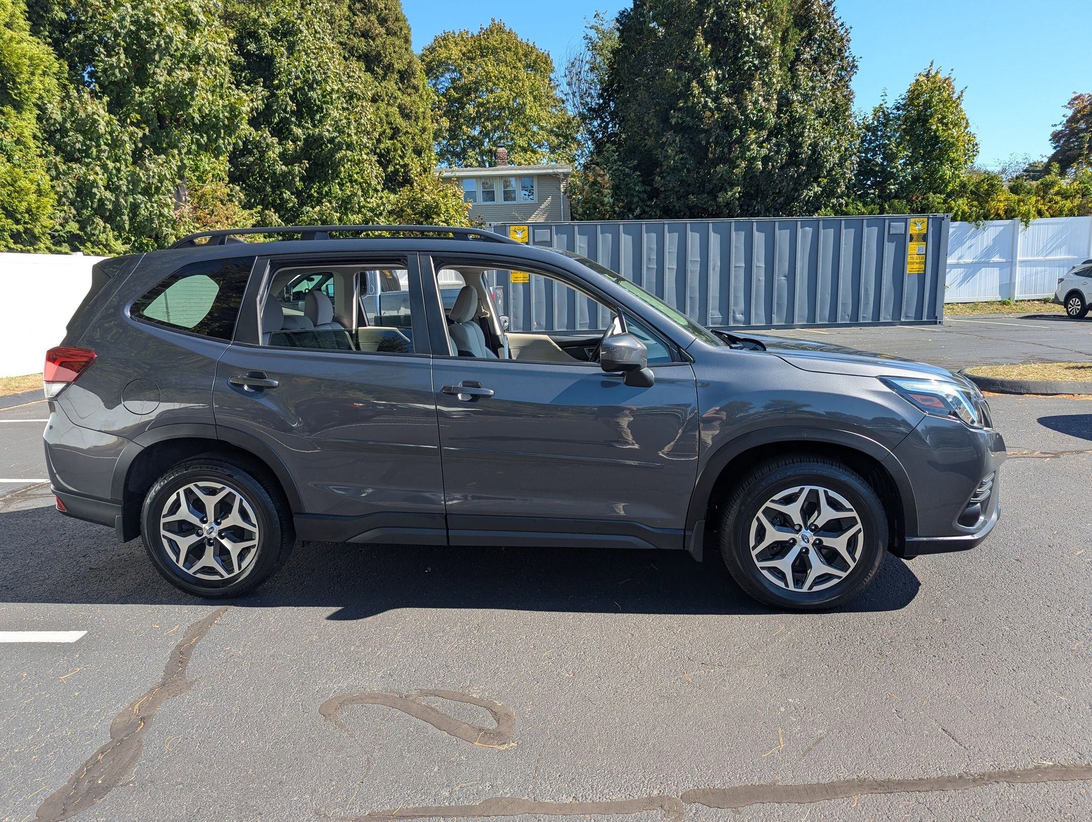2022 Subaru Forester Premium photo 2