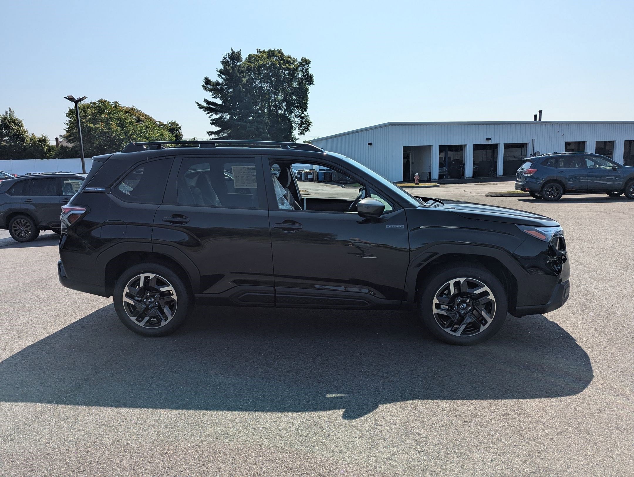 2025 Subaru Forester Premium photo 3