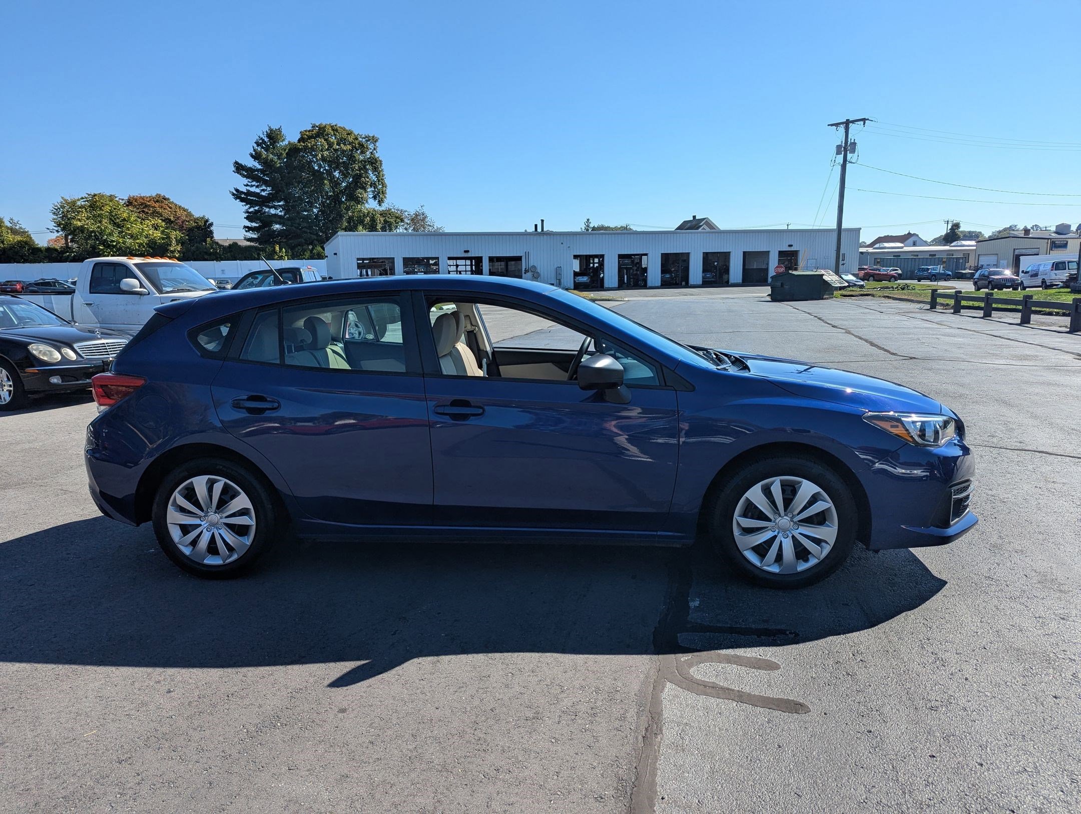 2023 Subaru Impreza Base photo 3