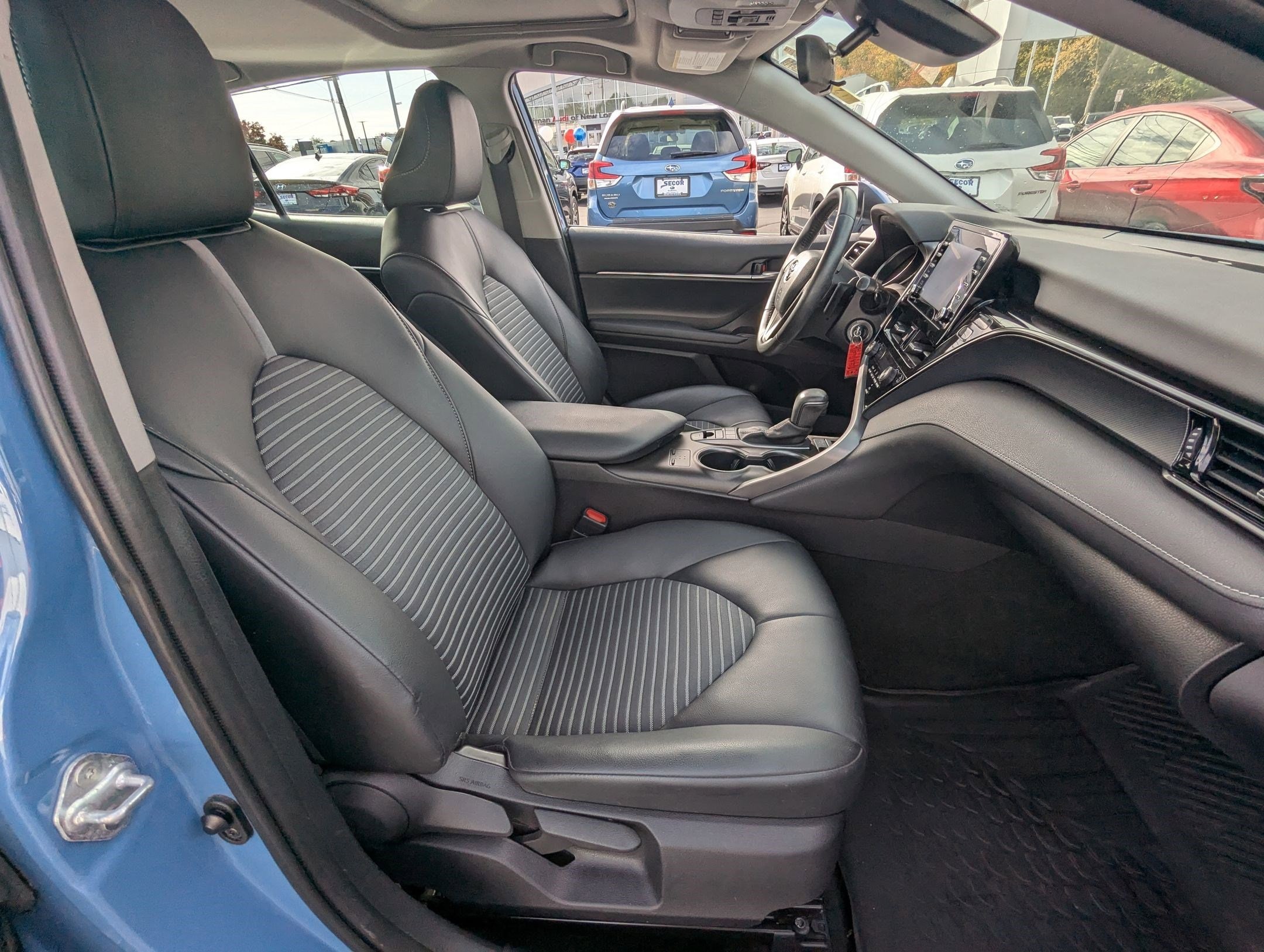 2023 Toyota Camry SE - Photo 23