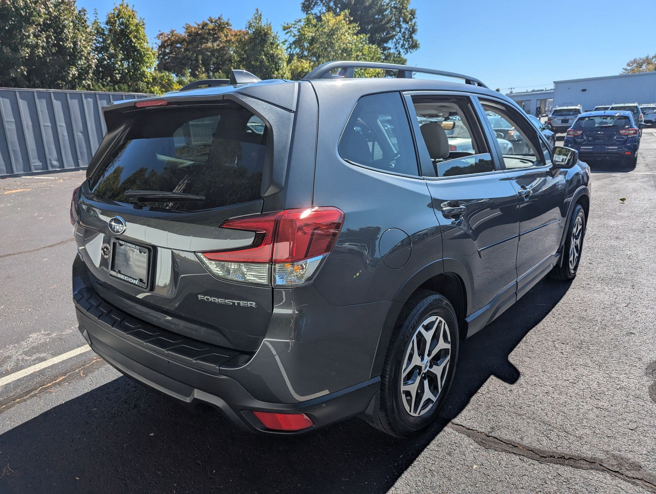 2022 Subaru Forester Premium photo 3
