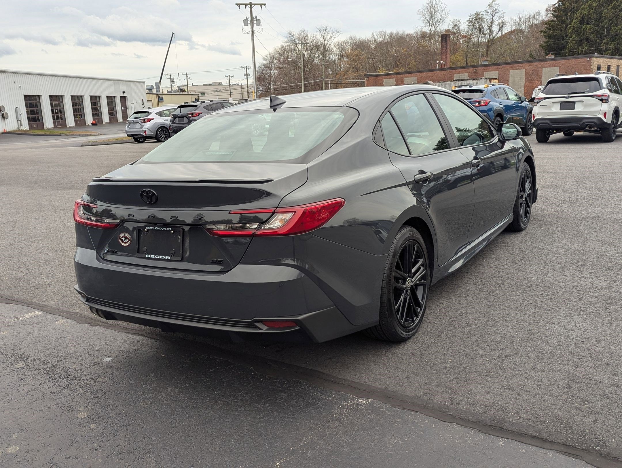 2025 Toyota Camry SE photo 4