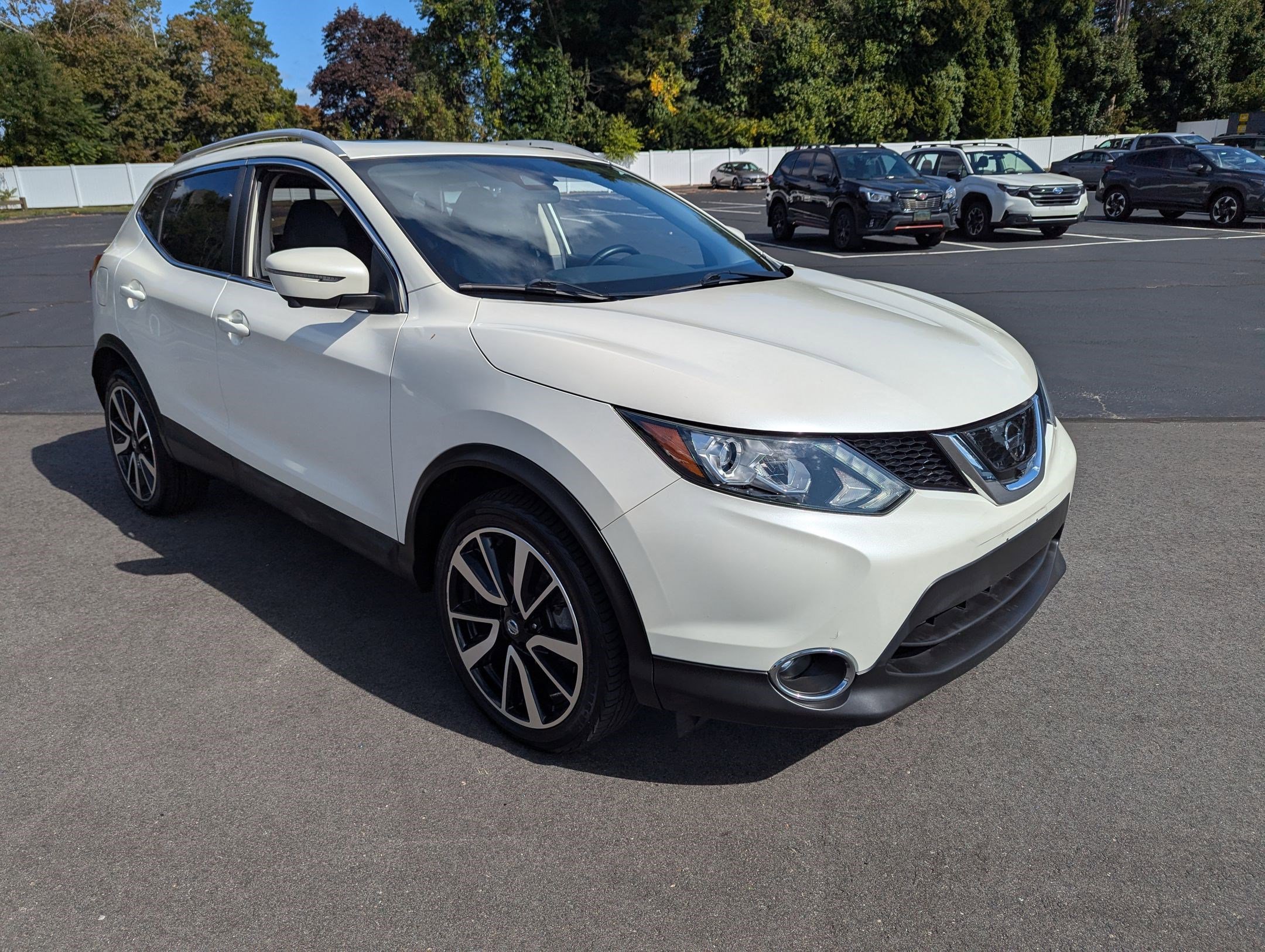 2017 Nissan Rogue Sport SL photo 2