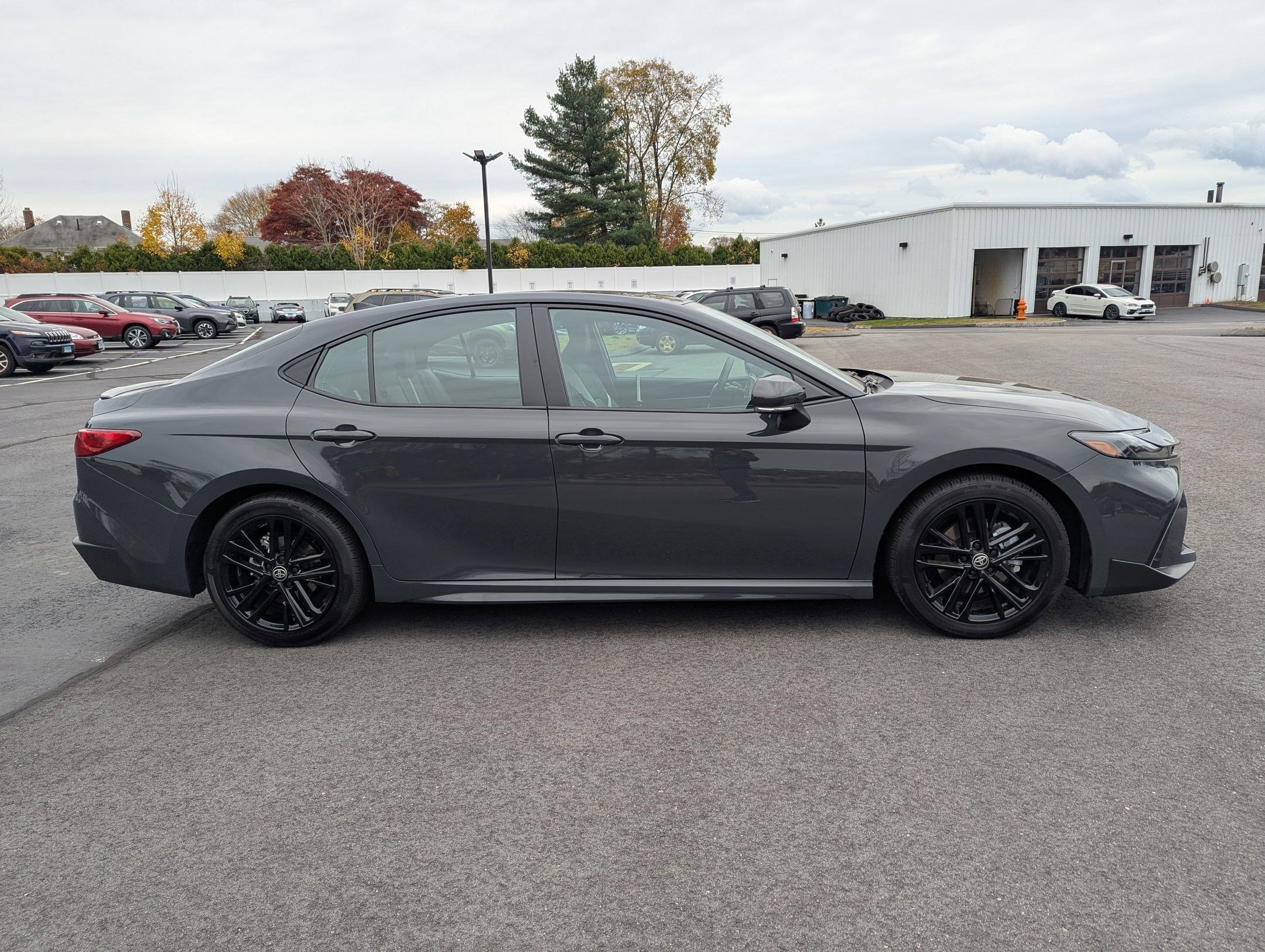 2025 Toyota Camry SE photo 3