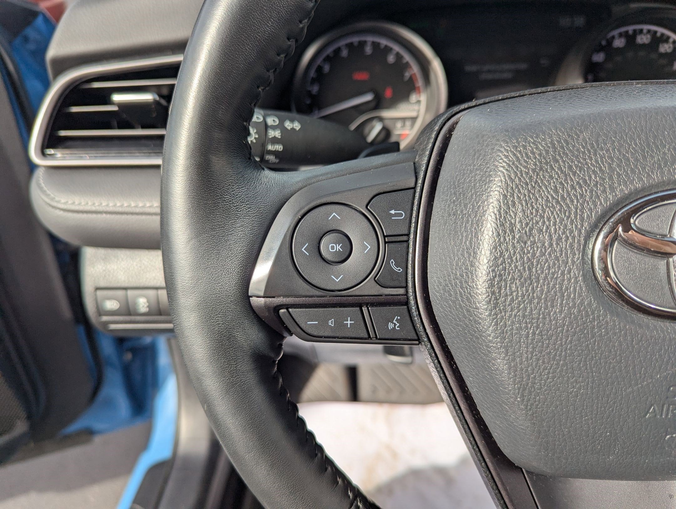 2023 Toyota Camry SE - Photo 11