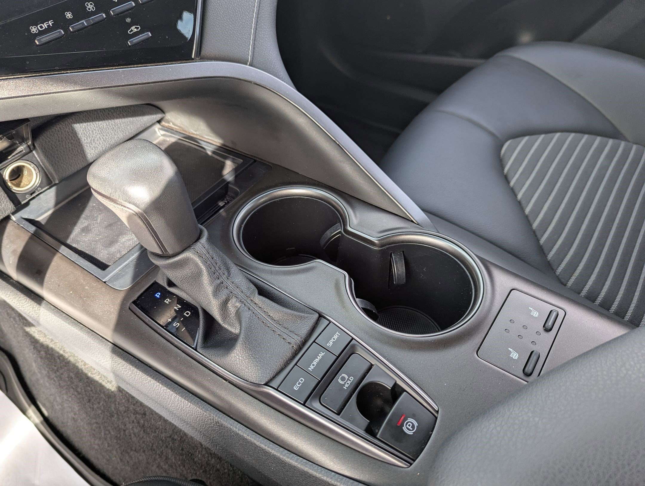 2023 Toyota Camry SE - Photo 17