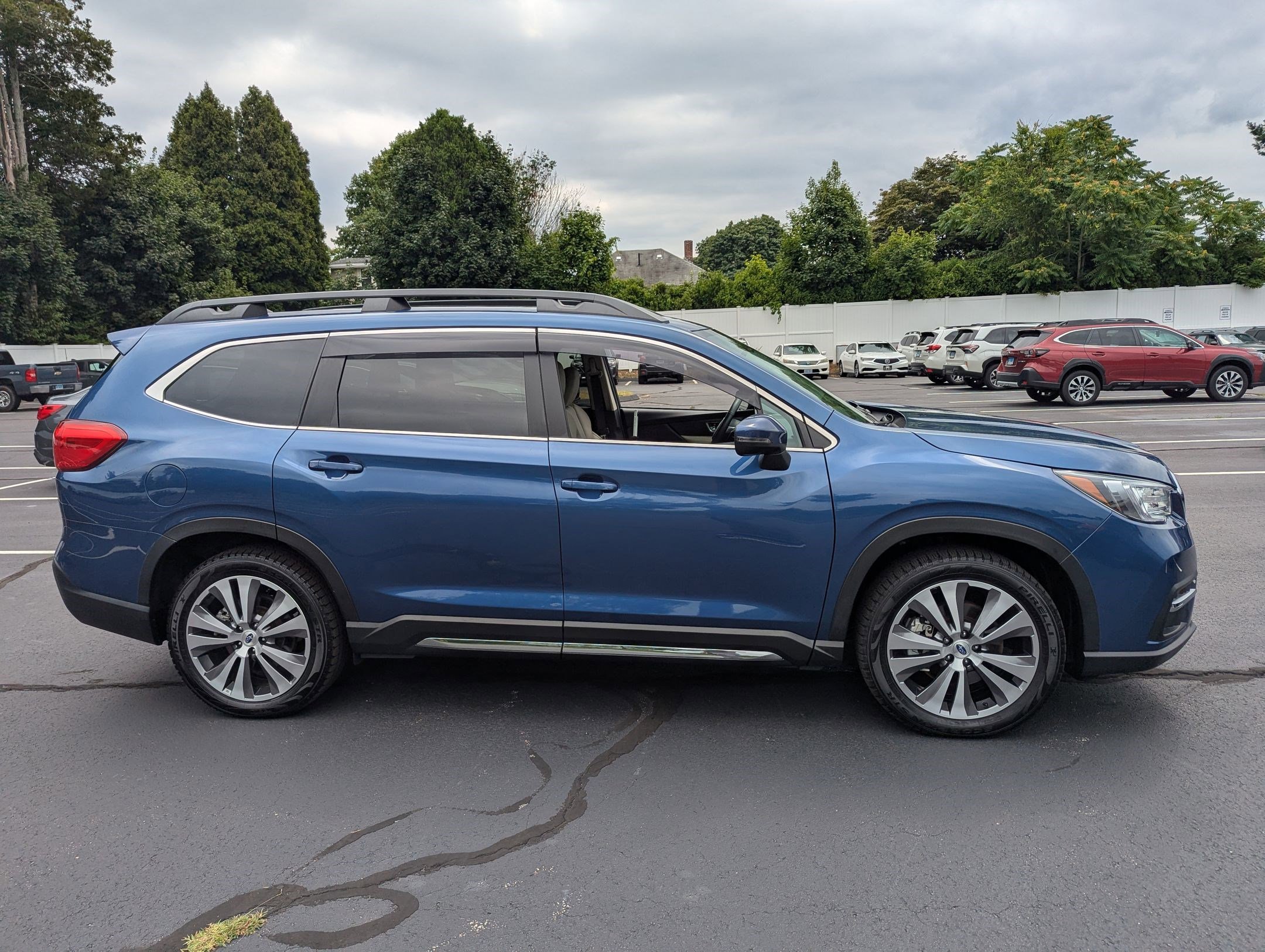 2022 Subaru Ascent Limited photo 2