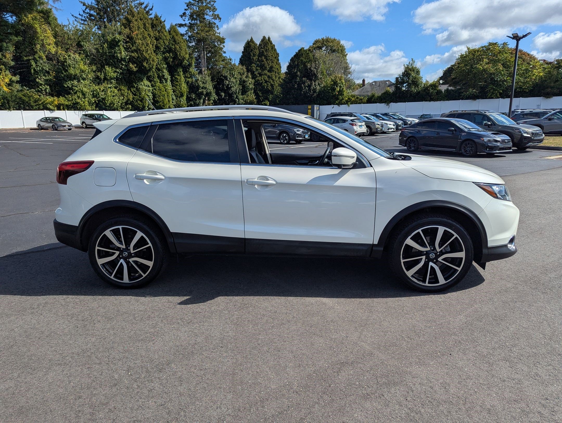 2017 Nissan Rogue Sport SL photo 3