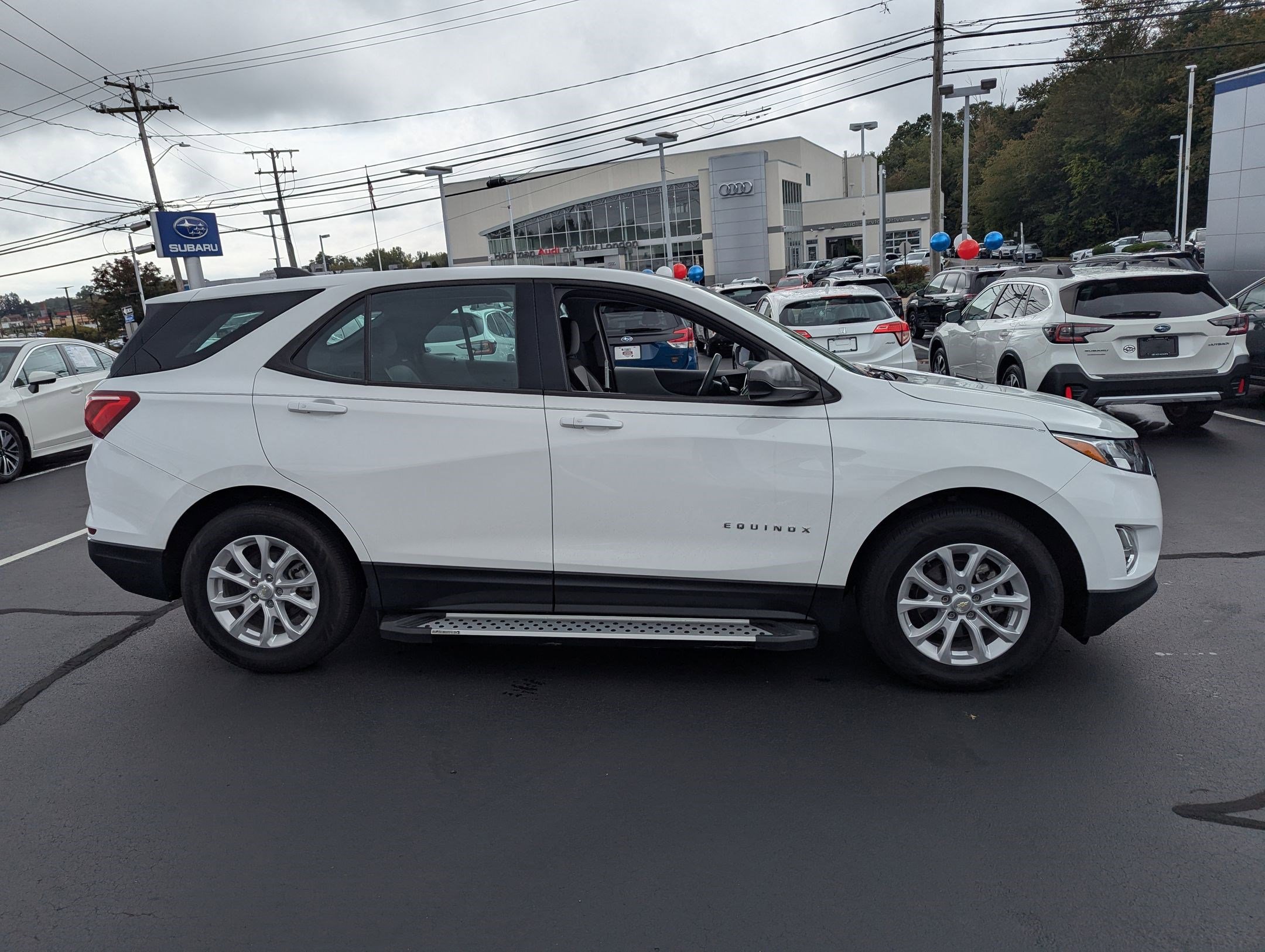 2018 Chevrolet Equinox LS photo 3