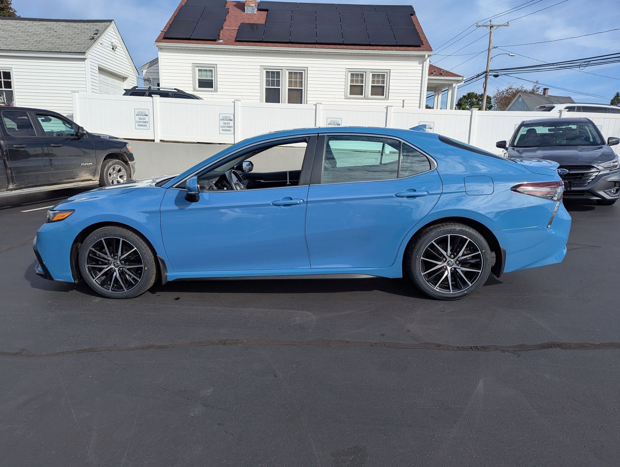 2023 Toyota Camry SE - Photo 6