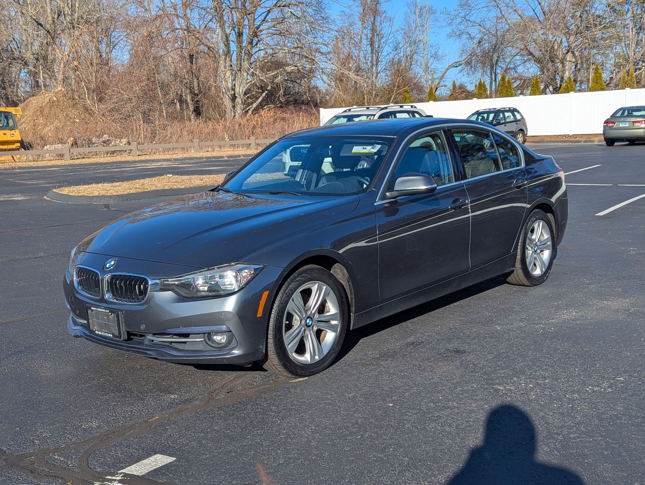 2017 BMW 3 Series 330i's photo