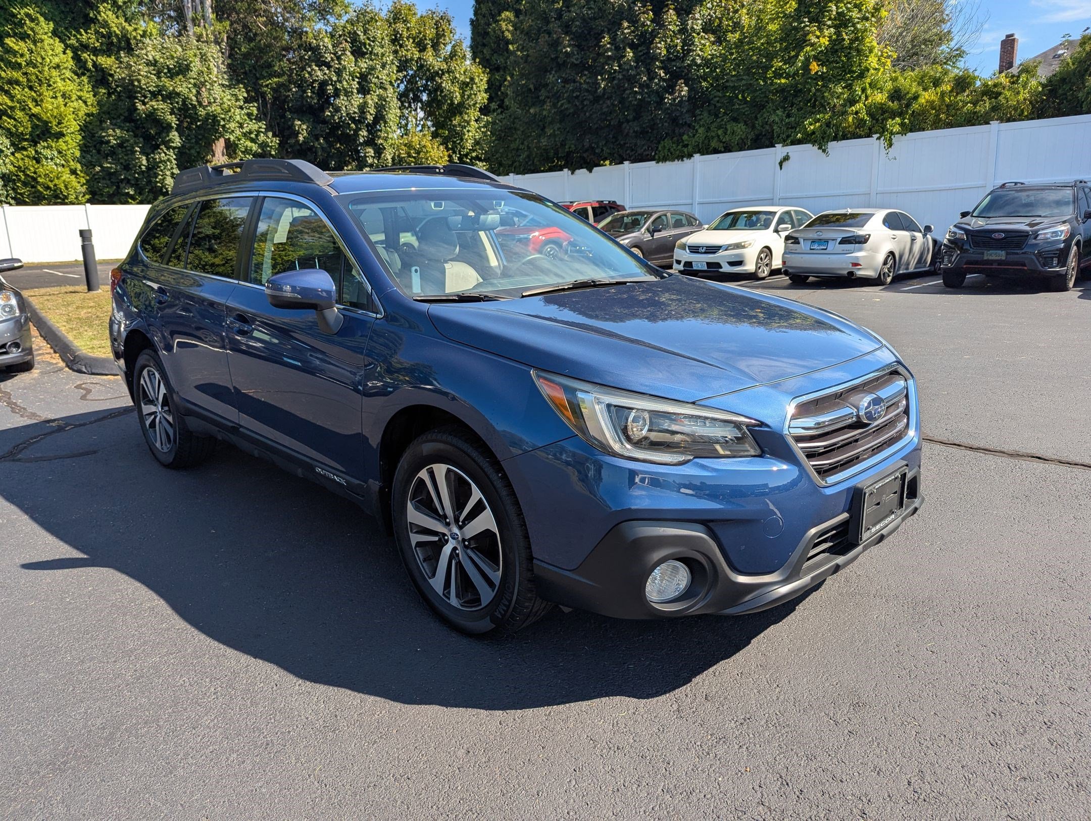 2019 Subaru Outback Limited 3.6R photo 2