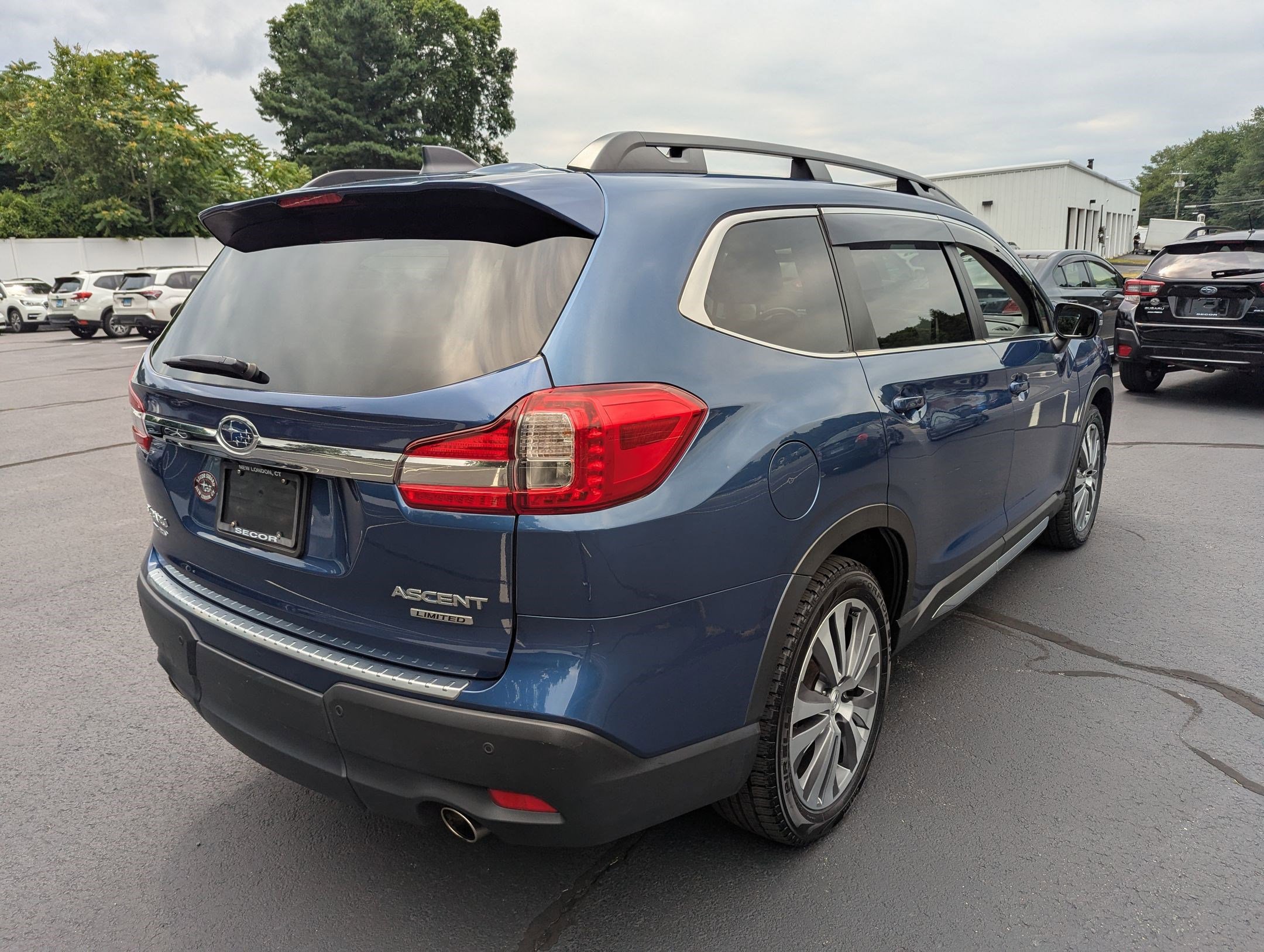 2022 Subaru Ascent Limited photo 3