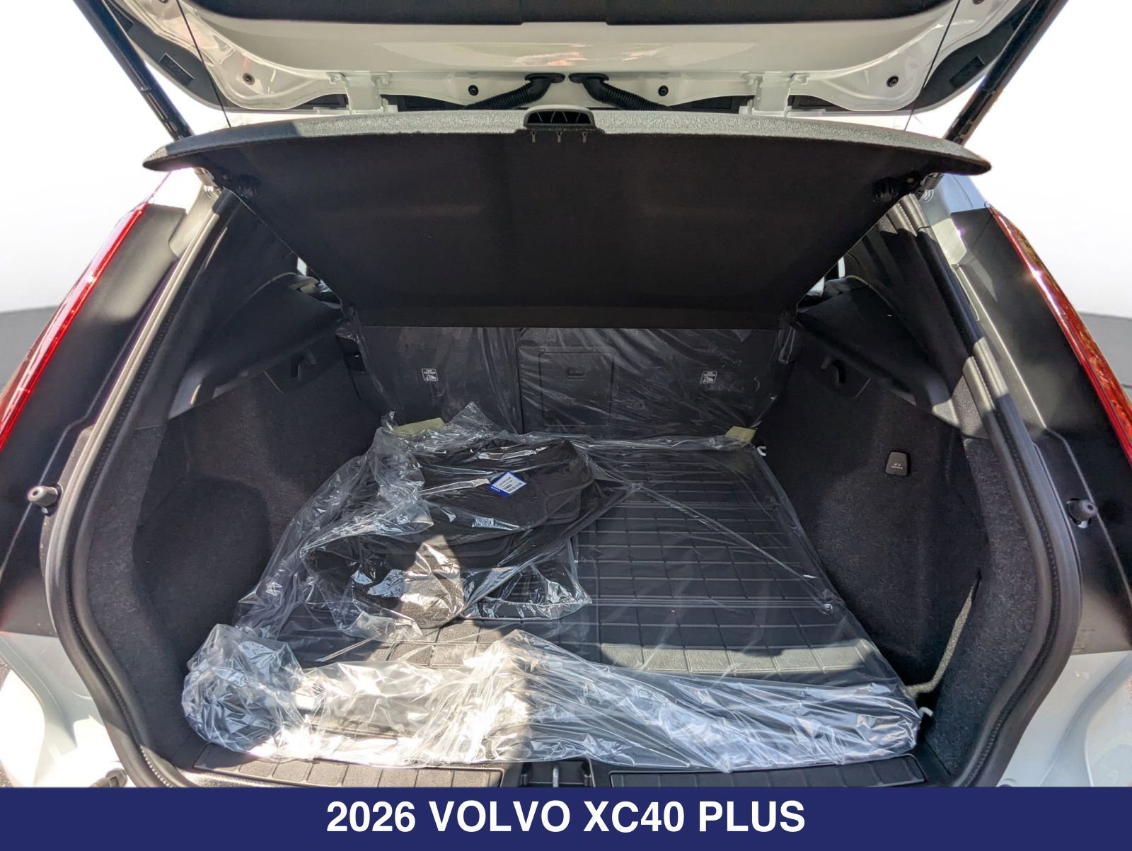 2026 Volvo XC40 Plus - Photo 21
