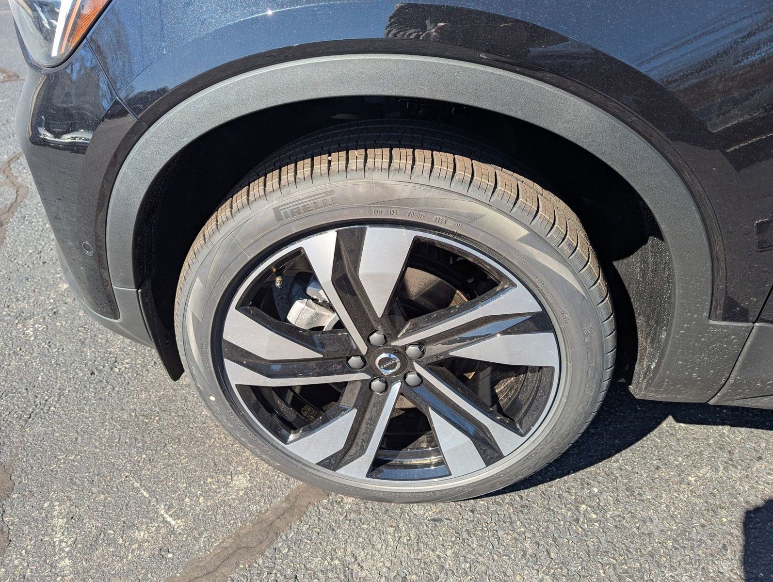 2025 Volvo XC40 Plus - Photo 23