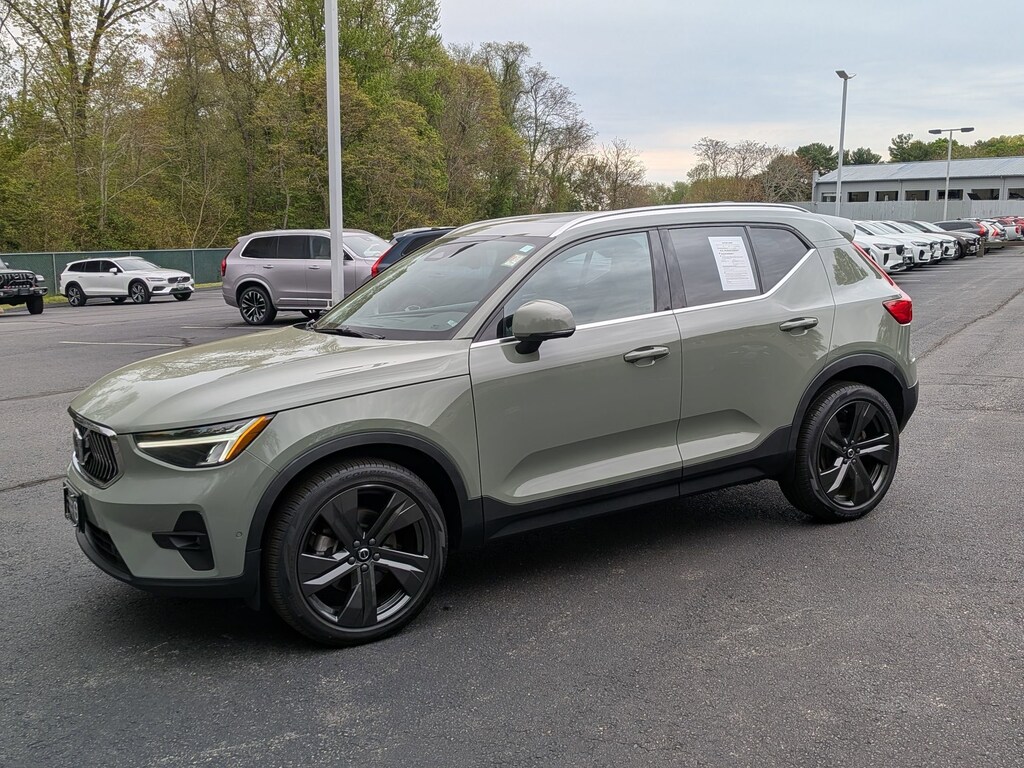 Certified 2023 Volvo XC40 Plus Bright Theme B5 AWD Plus Bright Theme