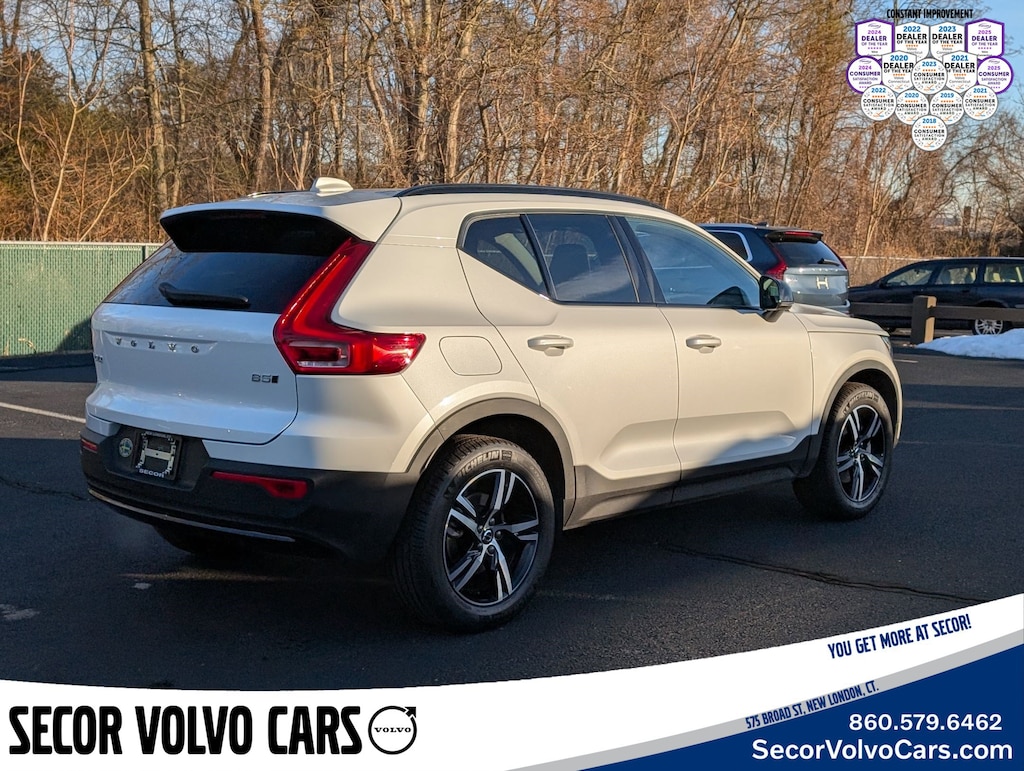 Used 2024 Volvo XC40 B5 Core