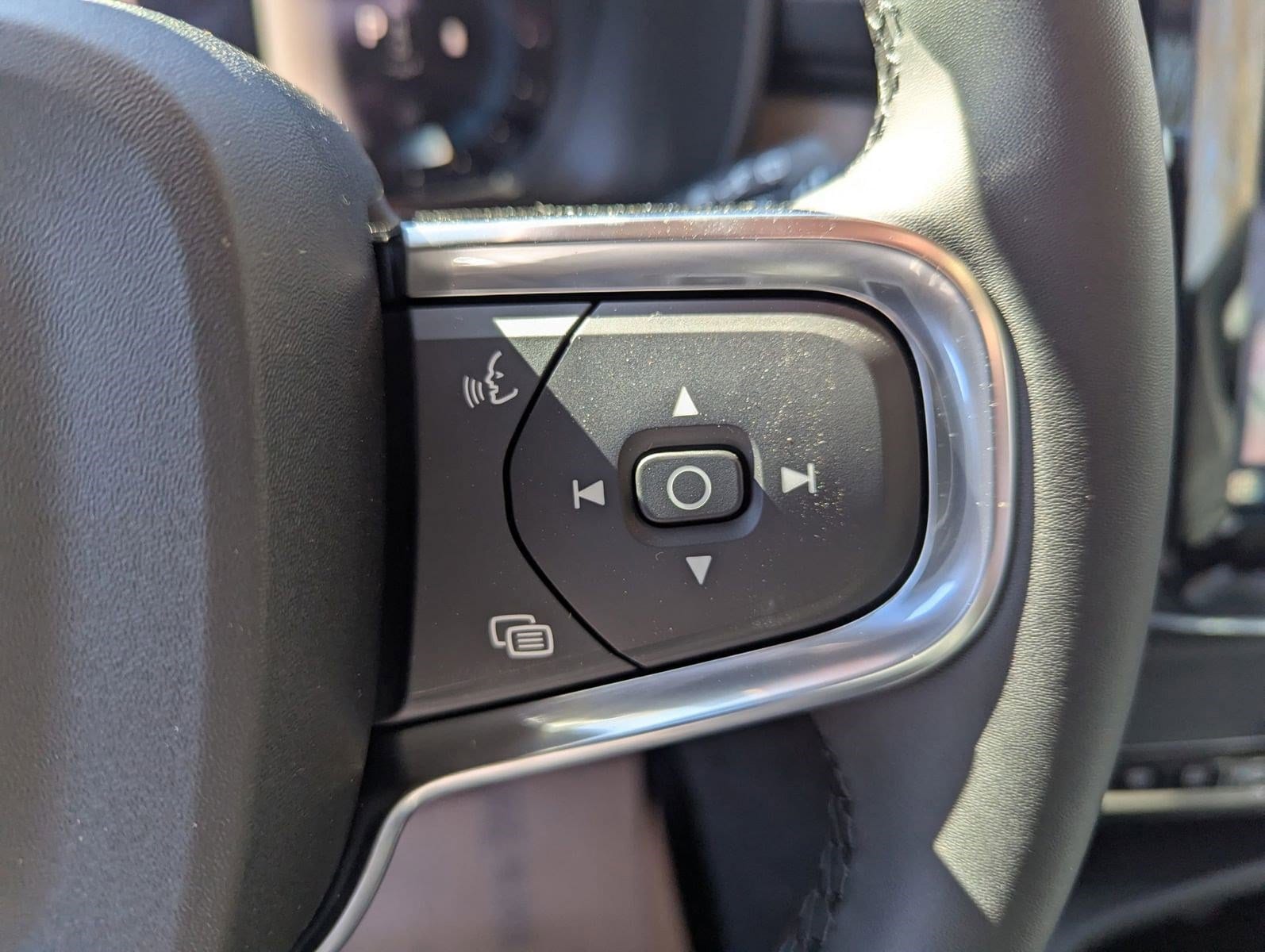 2025 Volvo XC40 Plus - Photo 12