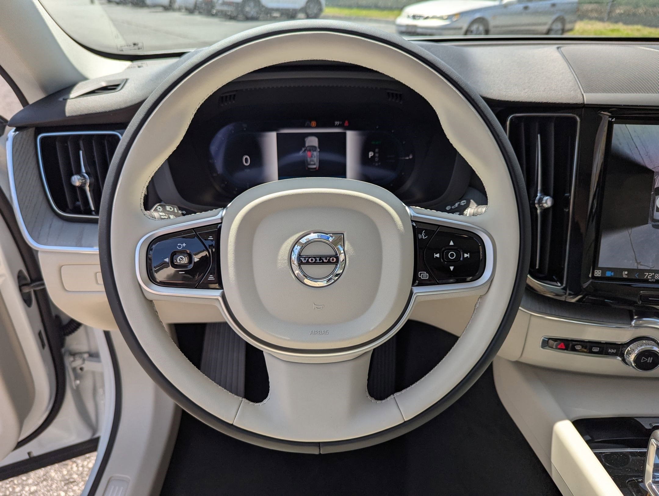 2025 Volvo XC60 Plus - Photo 10