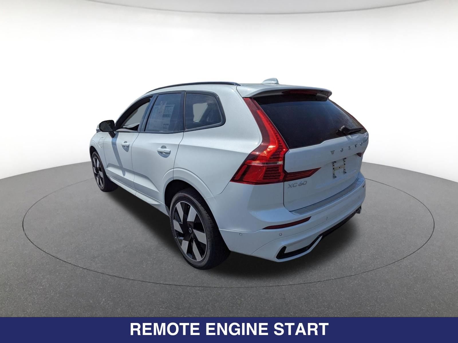 2025 Volvo XC60 Plus - Photo 6