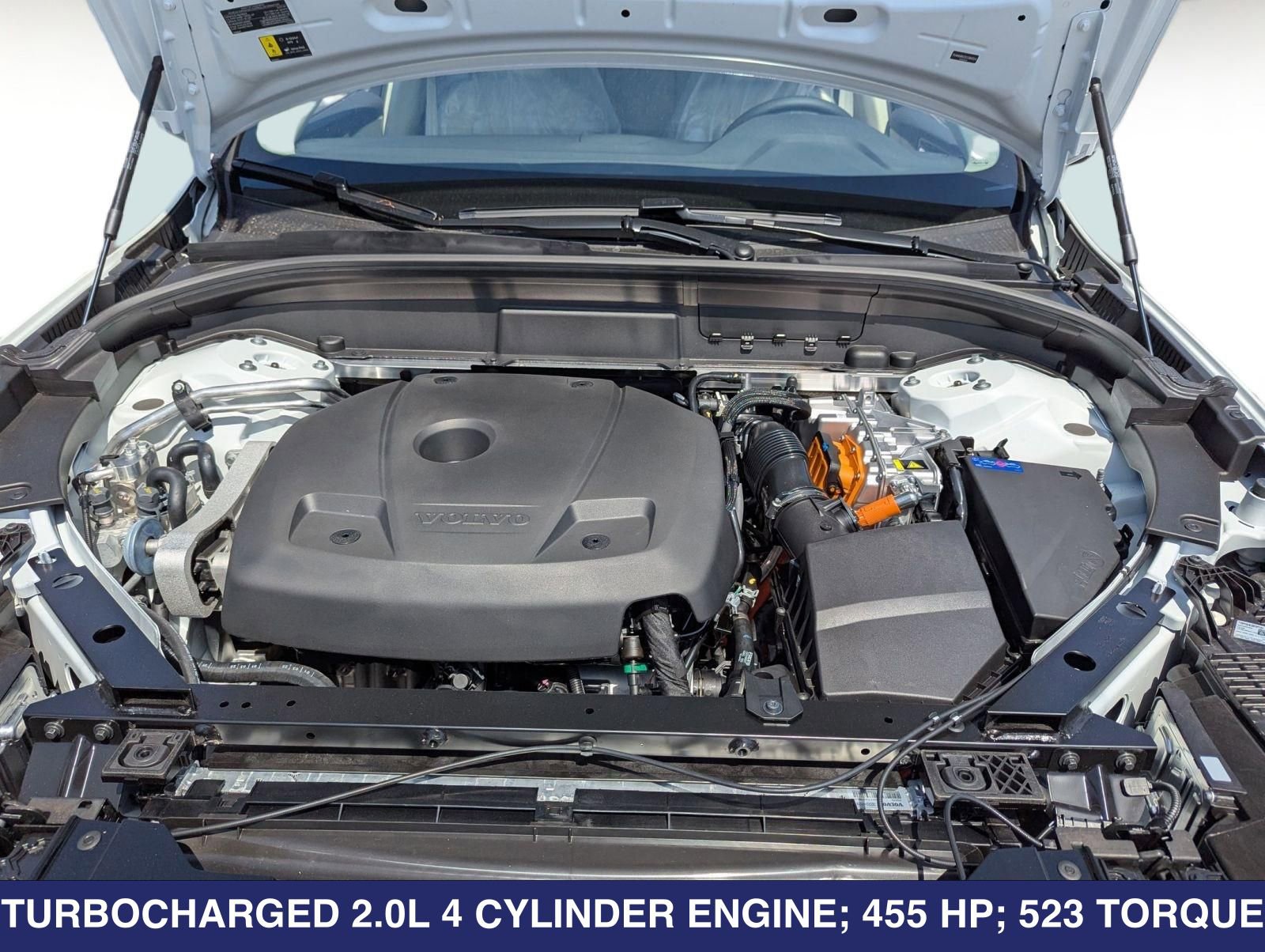 2025 Volvo XC60 Plus - Photo 24