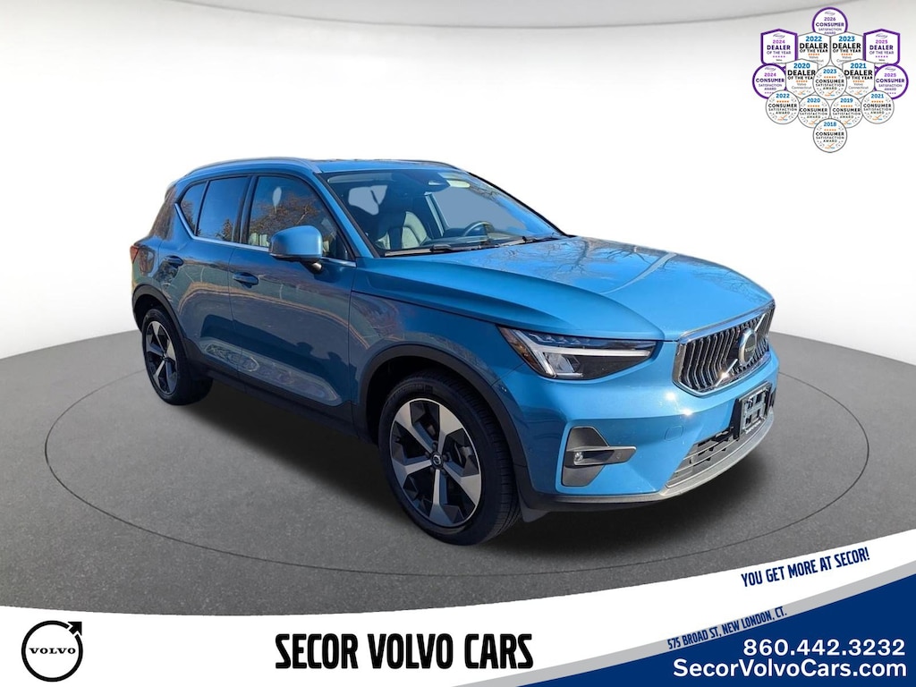 Certified 2023 Volvo XC40 Plus Bright Theme B5 AWD Plus Bright Theme