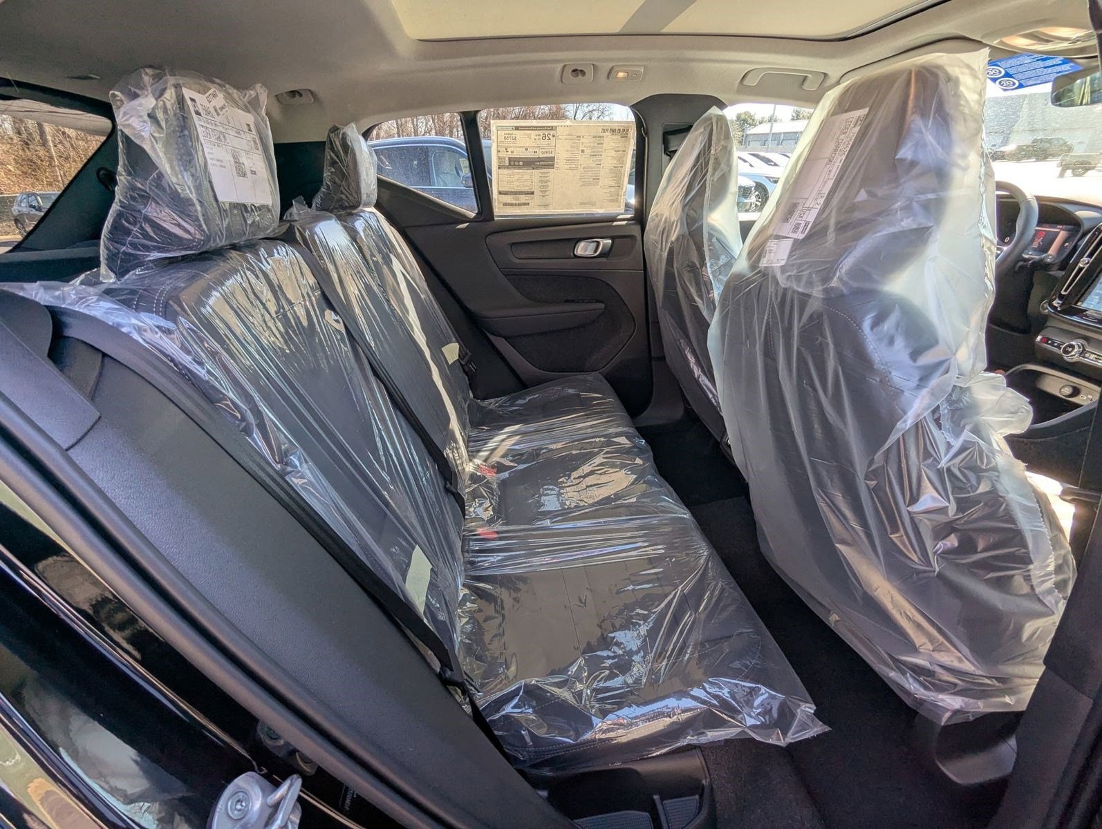 2025 Volvo XC40 Plus - Photo 20