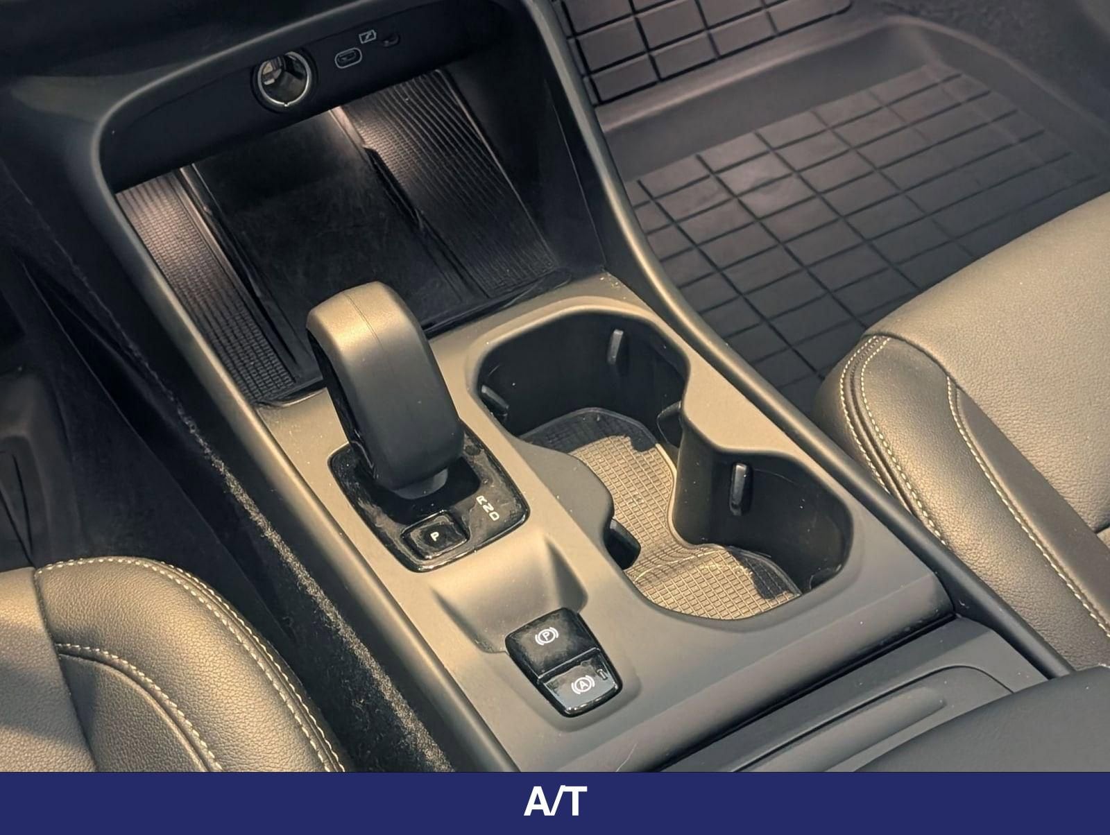 2026 Volvo XC40 Core - Photo 18