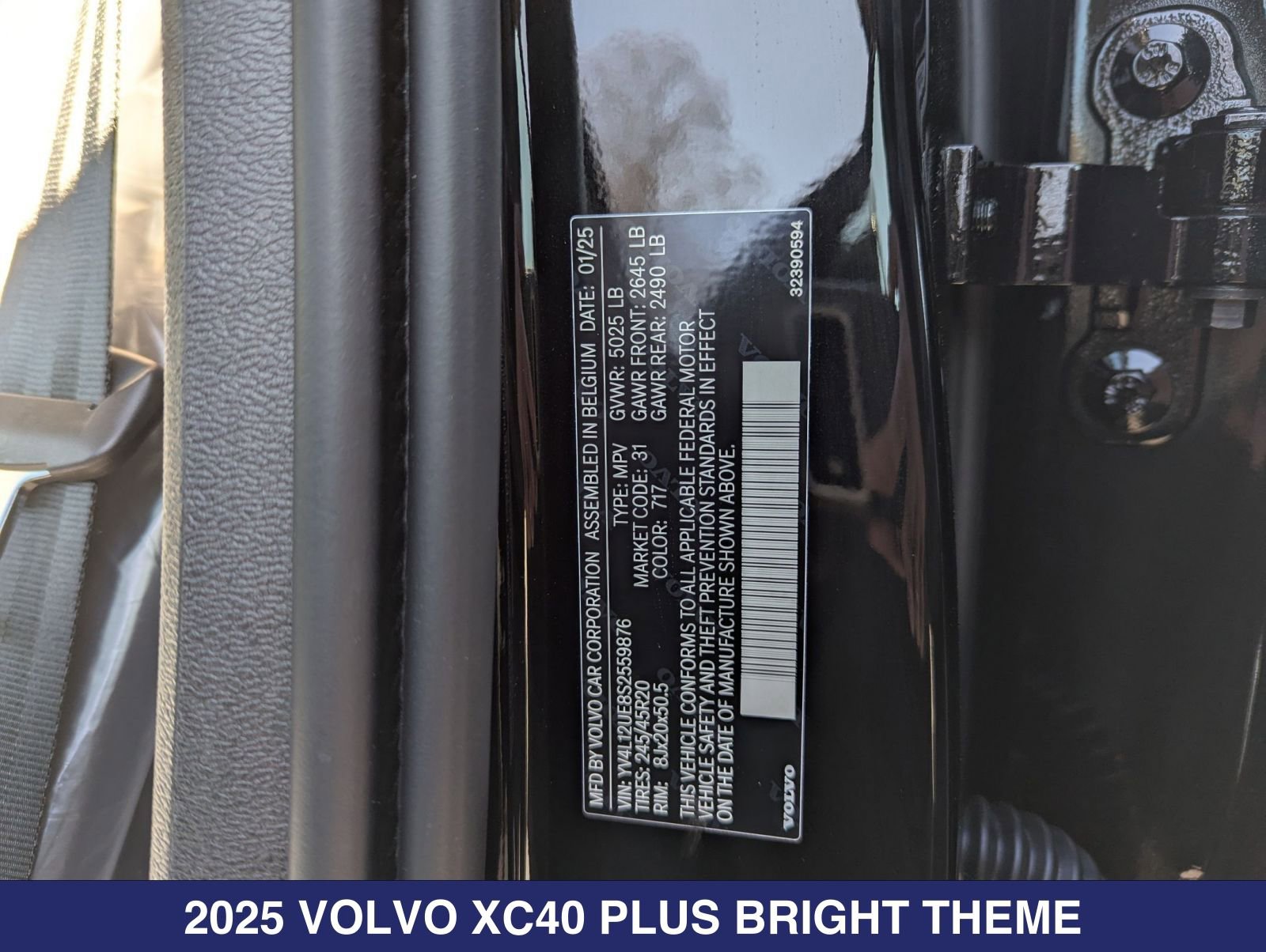 2025 Volvo XC40 Plus - Photo 25