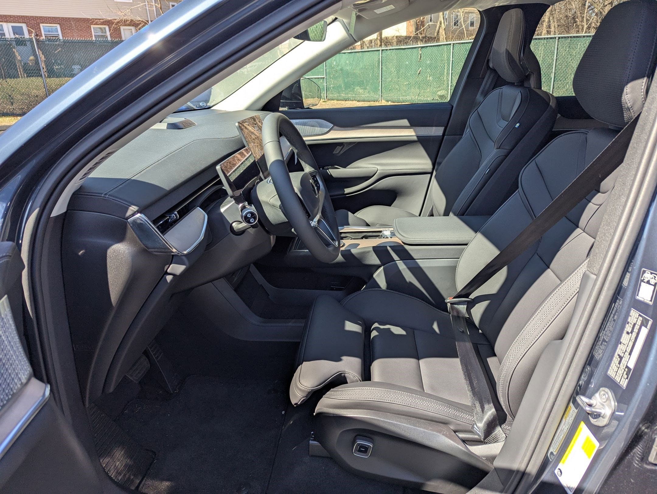 2025 Volvo EX90 Ultra - Photo 8