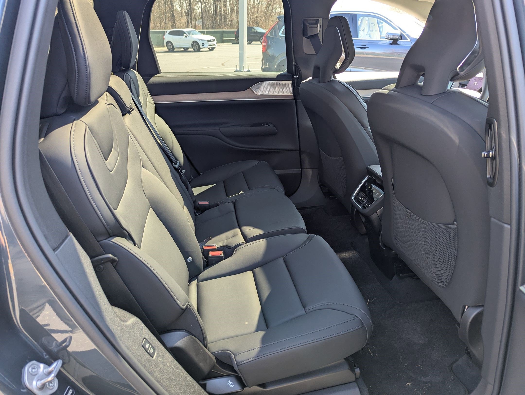 2025 Volvo EX90 Ultra - Photo 21