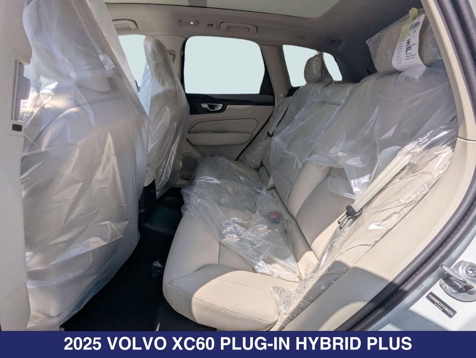 2025 Volvo XC60 Plus - Photo 19