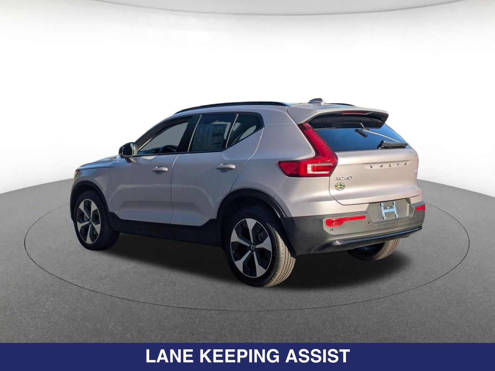 2026 Volvo XC40 Plus - Photo 8