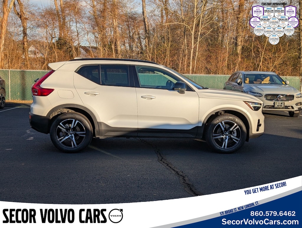 Used 2024 Volvo XC40 B5 Core