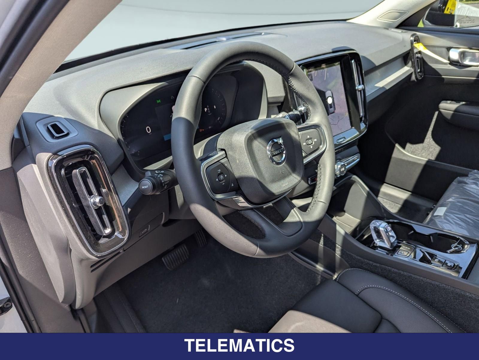 2026 Volvo XC40 Plus - Photo 8
