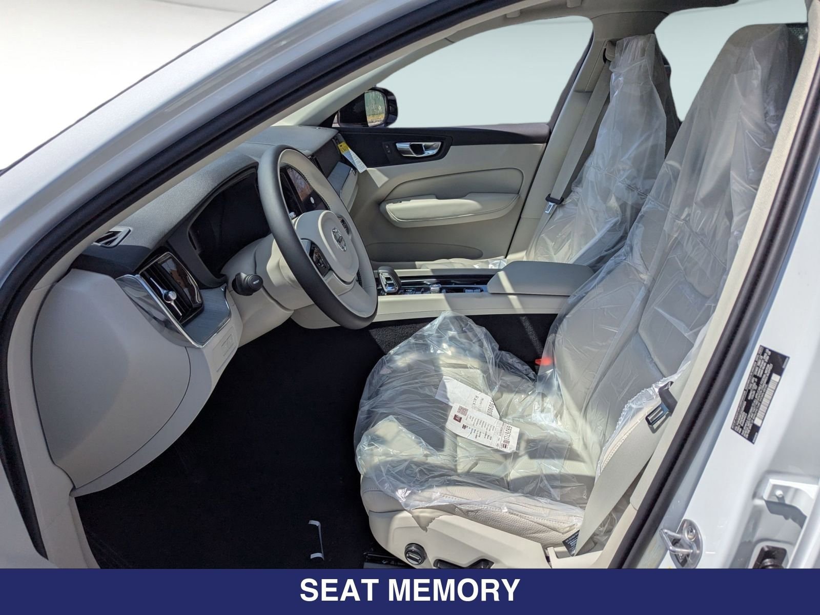 2025 Volvo XC60 Plus - Photo 9