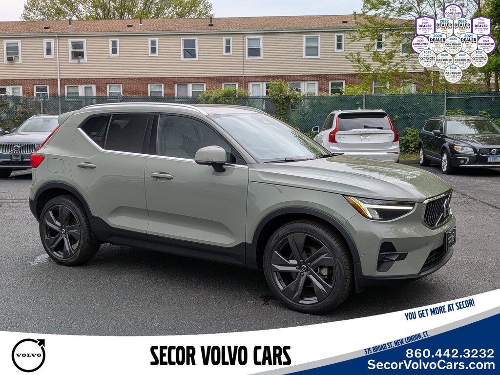 Certified 2023 Volvo XC40 Plus Bright Theme B5 AWD Plus Bright Theme