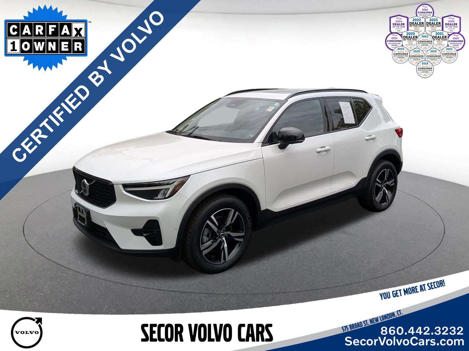 2023 Volvo XC40 B5 Plus Dark AWD's photo