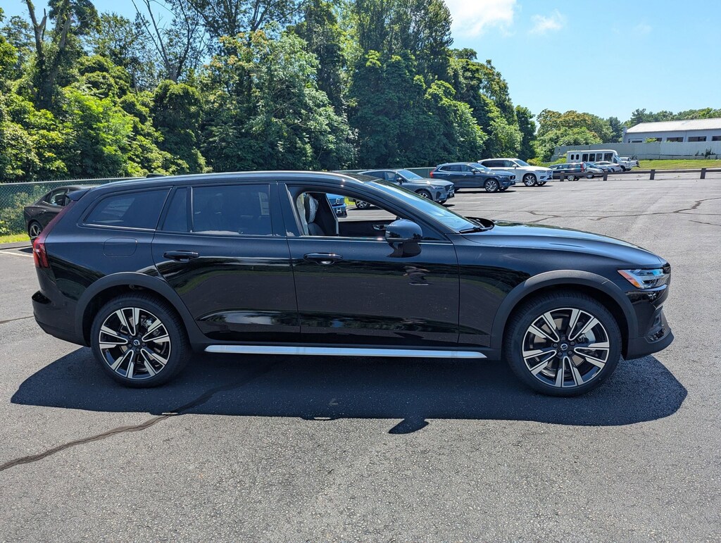 Used 2026 Volvo V60 Cross Country B5 Ultra Wagon