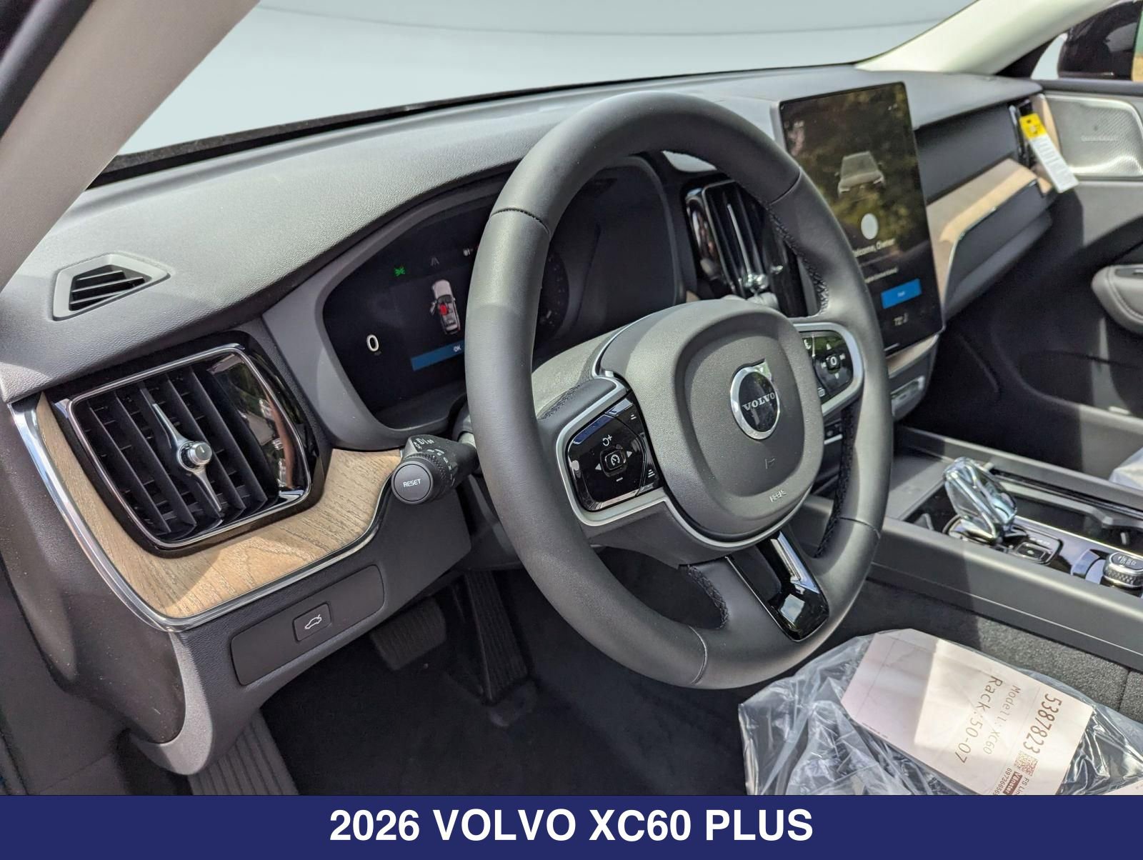 2026 Volvo XC60 Plus - Photo 8