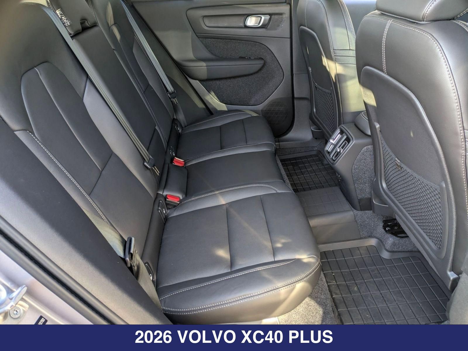 2026 Volvo XC40 Plus - Photo 31
