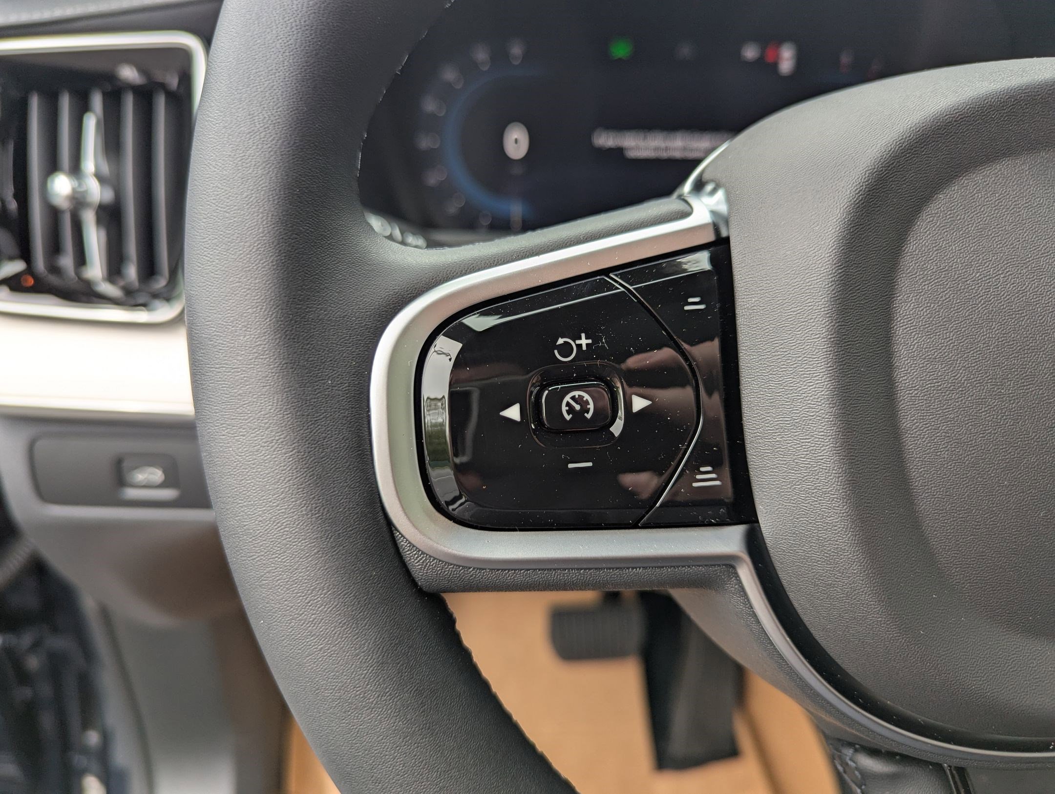 2025 Volvo XC90 Ultra - Photo 11