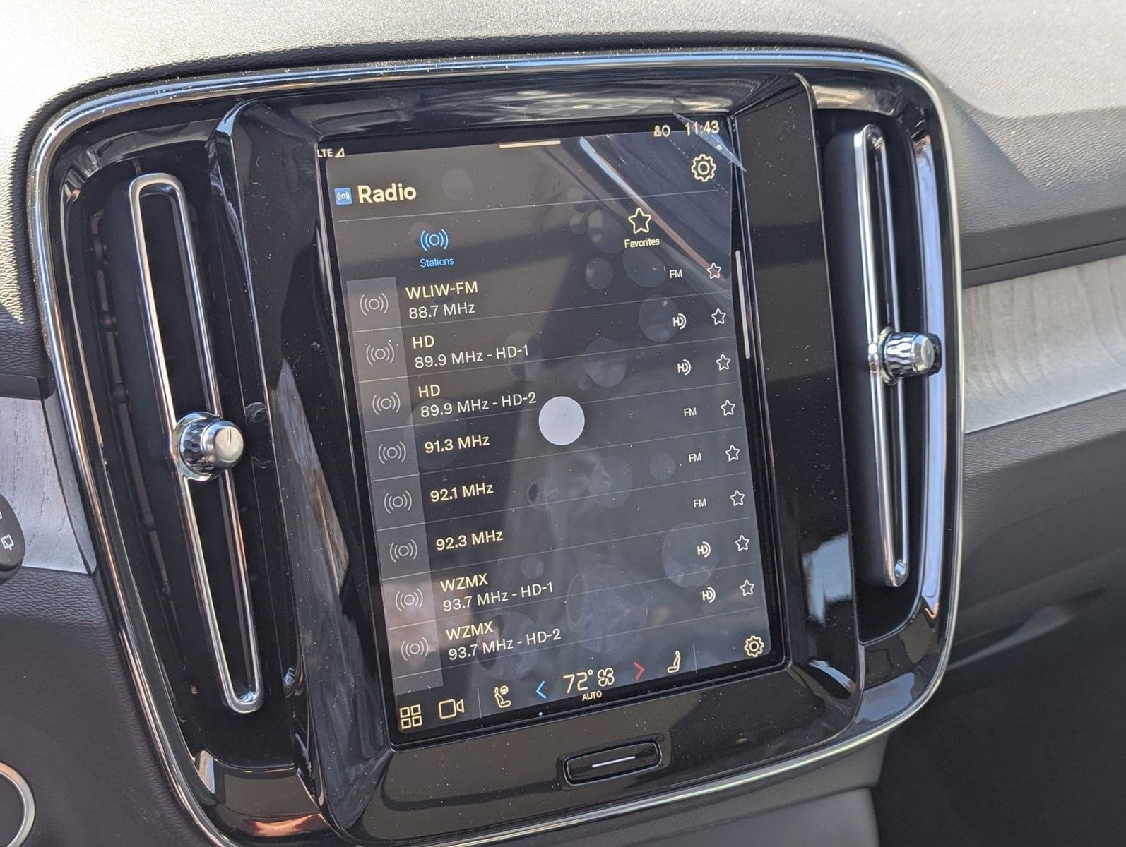 2025 Volvo XC40 Plus - Photo 14