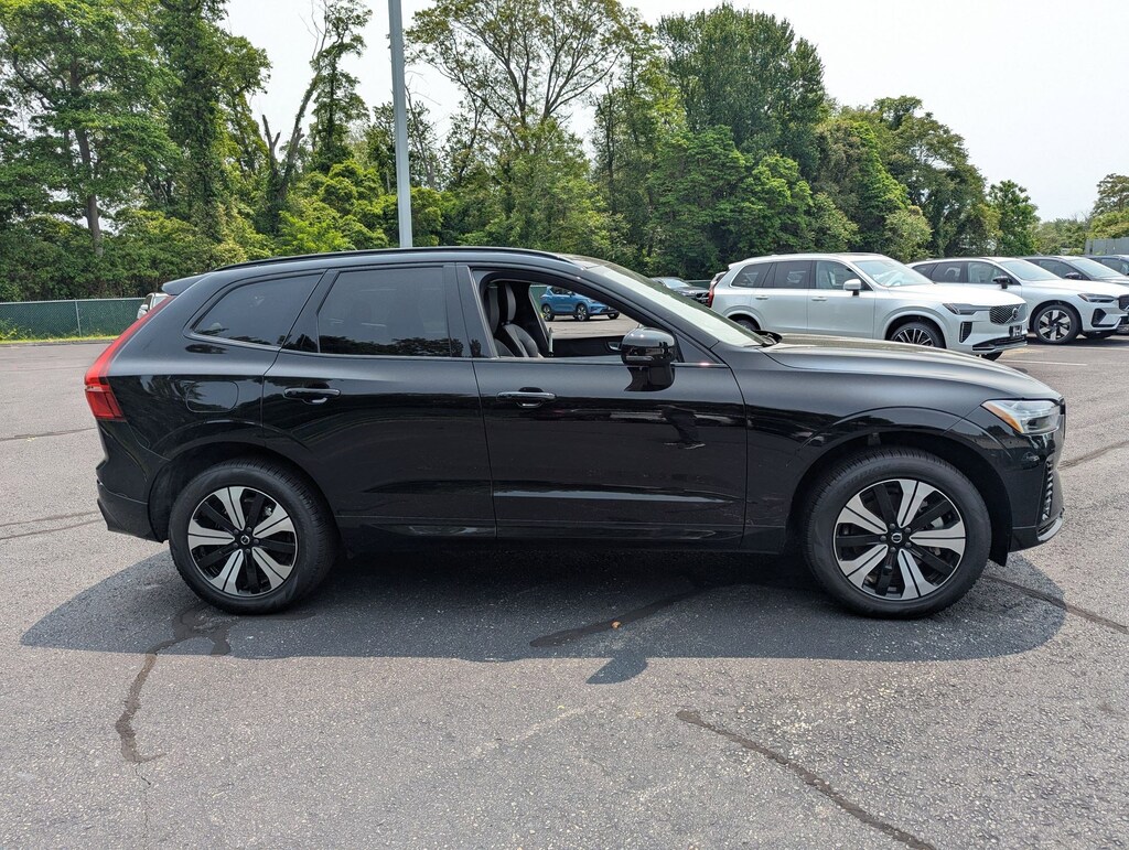 Used 2025 Volvo XC60 plug-in hybrid T8 Core SUV